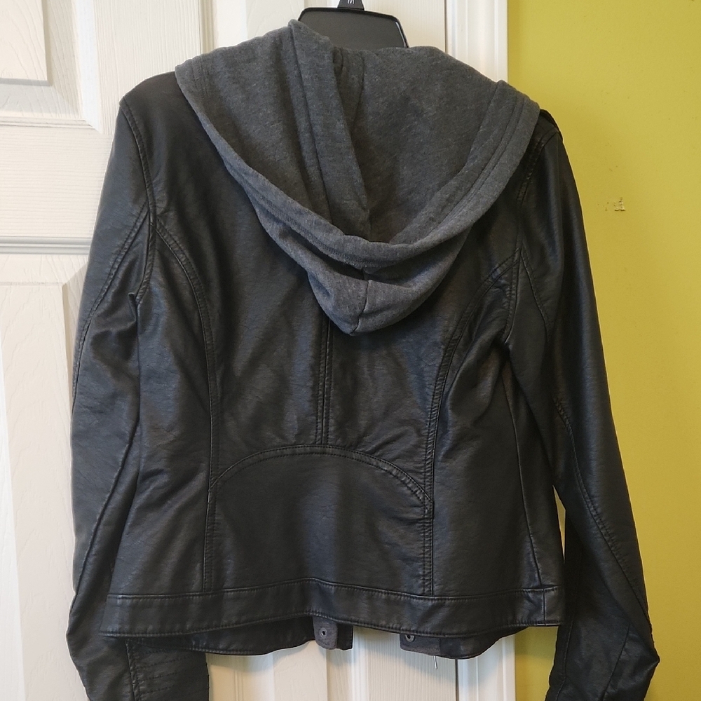 Hollister Women's Black Leather Jacket with Gray Hood - Picture 4 of 7